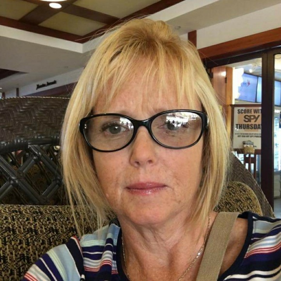 Meet your Posher, Stephanie - Picture 1 of 1